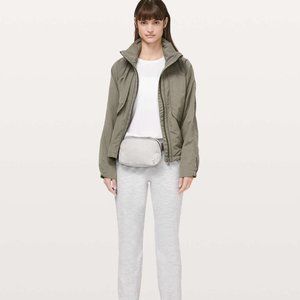 ***NWOT Lululemon On The Fly Pant *27"***